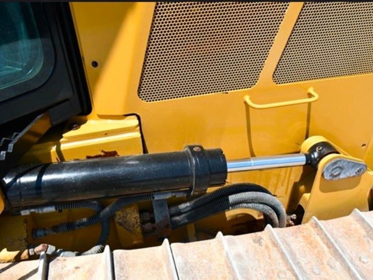 2020-caterpillar-d3k2-xl-image-6