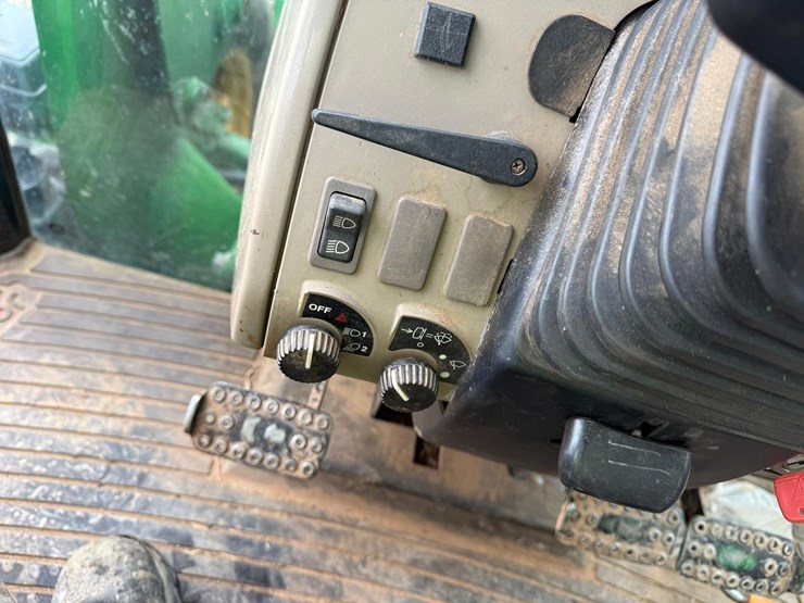 2012-john-deere-6115d-image-24