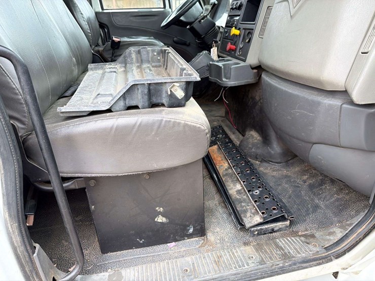 2019-international-durastar-4300-image-25