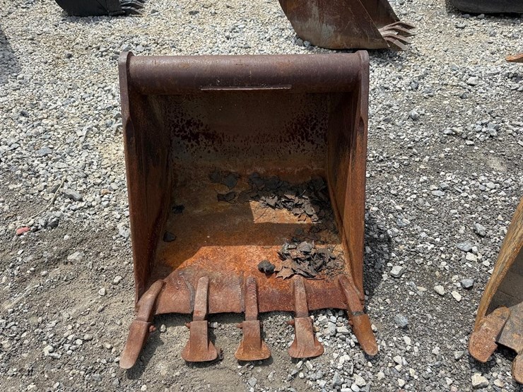 b-30”-excavator-bucket-image-1