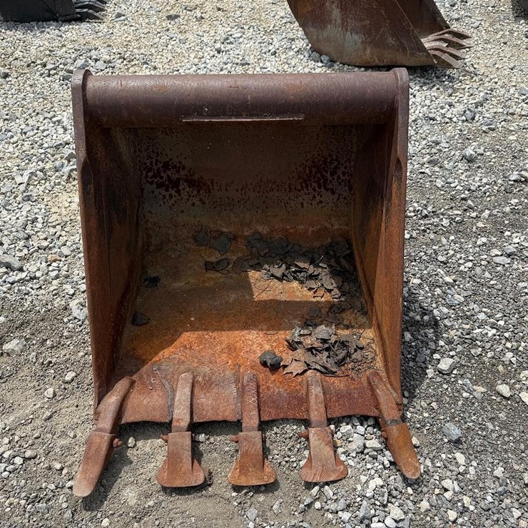 B 30” Excavator Bucket