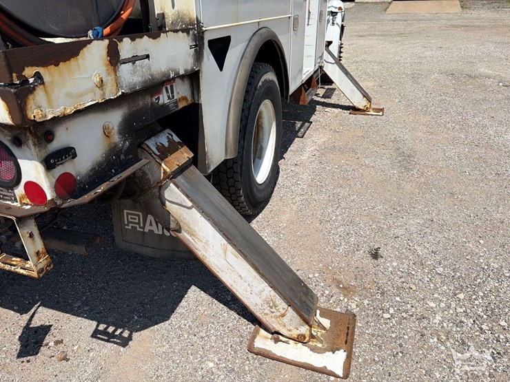 2019-international-durastar-4300-image-5