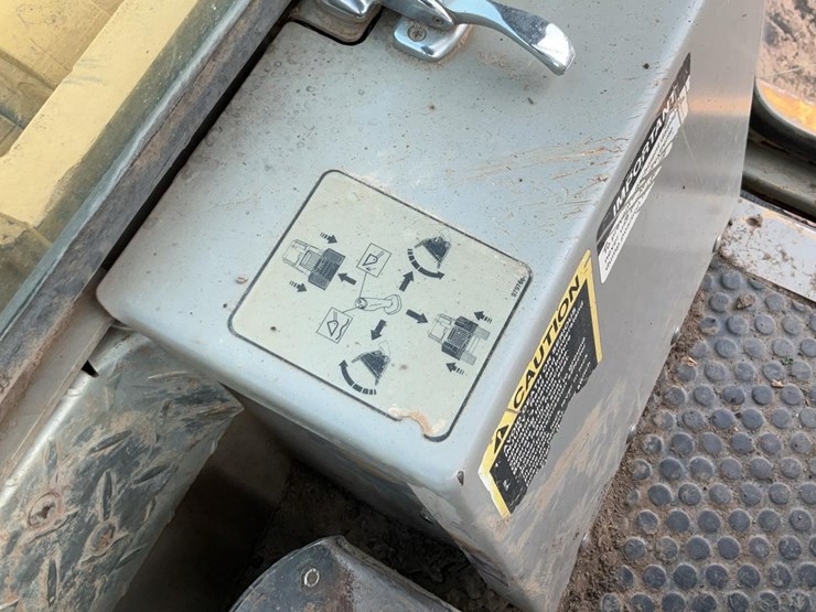 2005-deere-655c-image-26