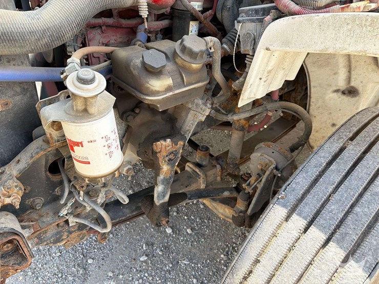 2016-freightliner-m2-106-image-15