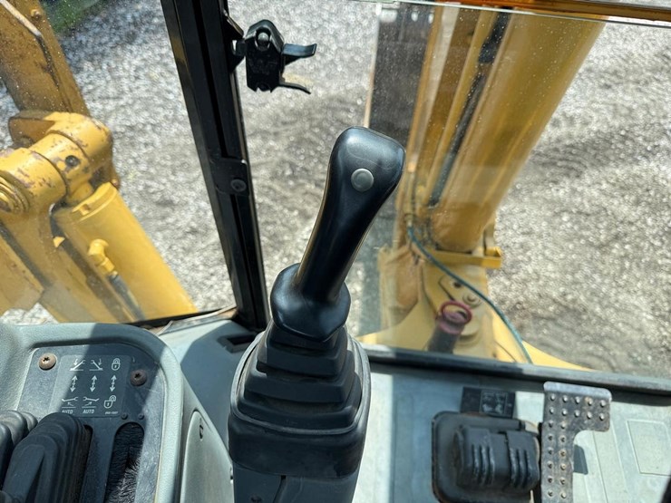 caterpillar-420d-image-31