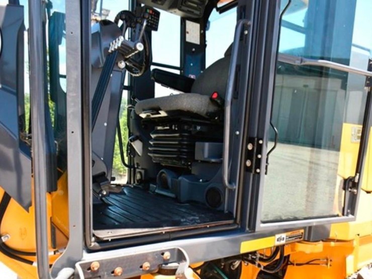 2019-deere-670g-image-9