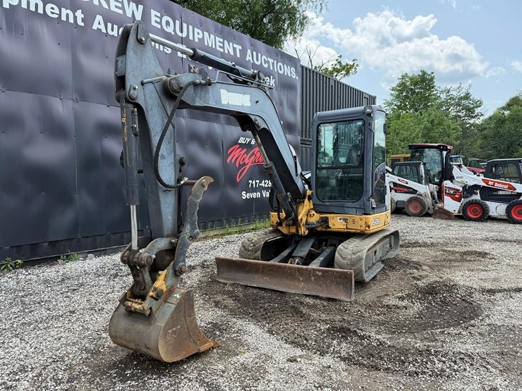 2010-john-deere-60d-image-7