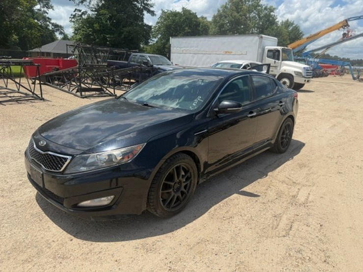 #83572-•-2013-kia-optima-image-1