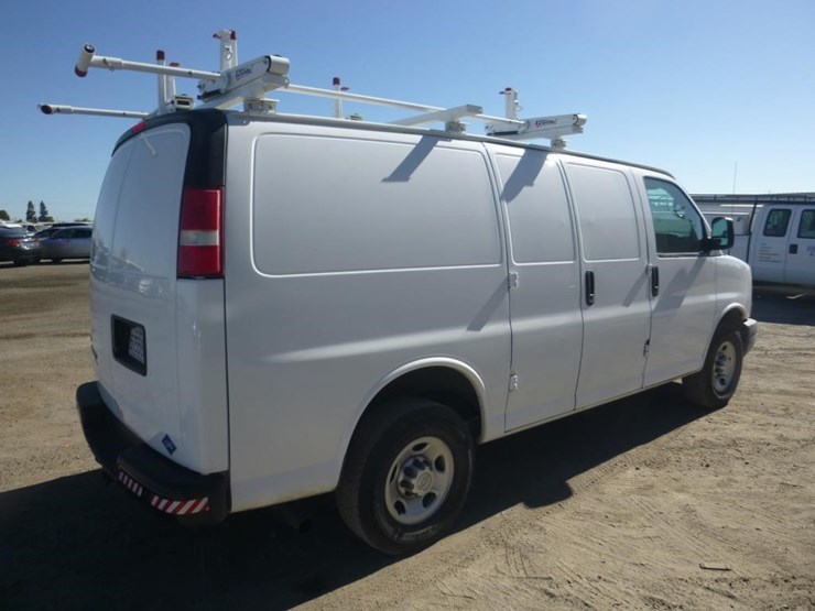 2015-chevrolet-express-2500-image-3