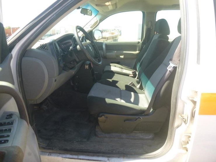 2009-chevrolet-3500-image-10