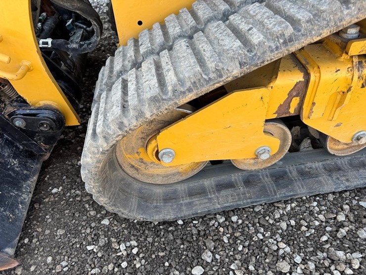 2020-caterpillar-249d3-image-14