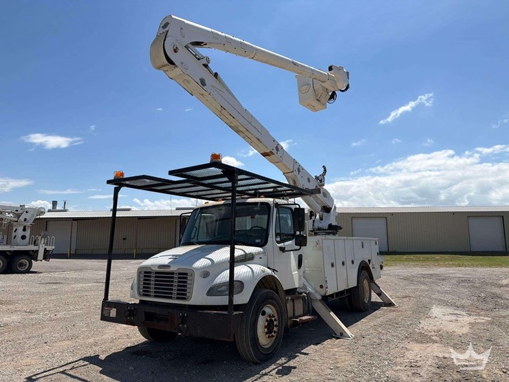 2015-freightliner-m2-106-image-1