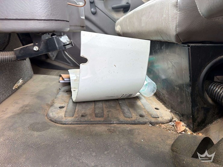 2016-freightliner-m2-106-image-51