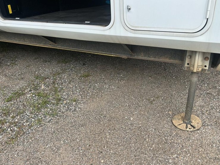 #139-•-2022-grand-design-solitude-310gk-camper-image-9