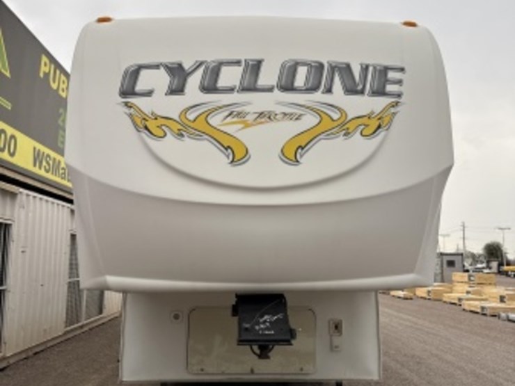 2008-heartland-cyclone-fifth-wheel-toyhauler-image-2