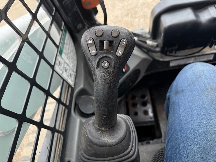 2022-bobcat-t770-image-28