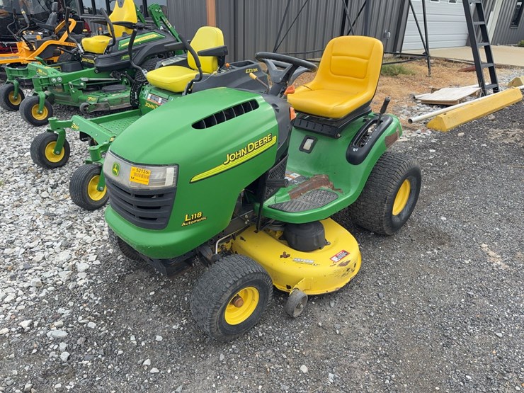 john-deere-l118-image-1