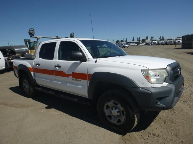 2013-toyota-tacoma-image-2