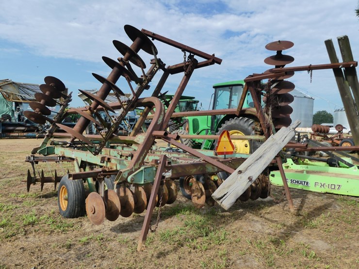 john-deere-235-image-4