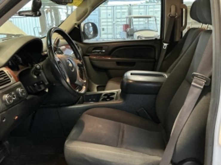 2013-chevrolet-tahoe-image-21