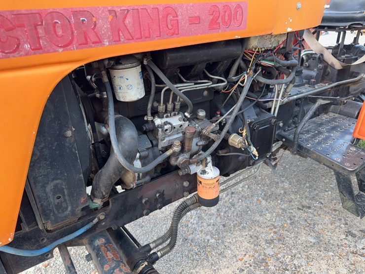 2004-tractor-king-200-image-40