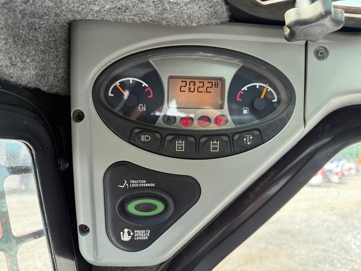 2011-bobcat-t190-image-24