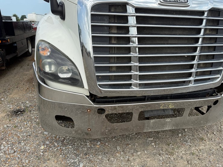 2016-freightliner-cascadia-125-image-25