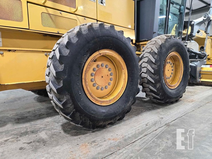 2011-deere-672g-image-31