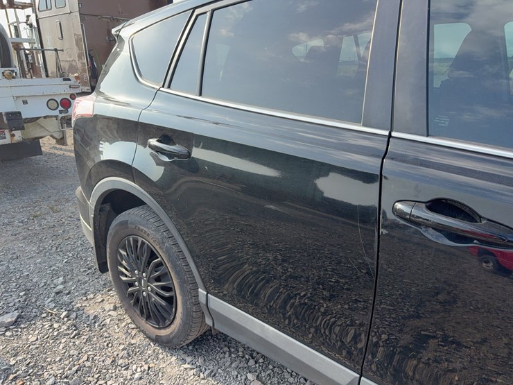 2018-toyota-rav4-image-17