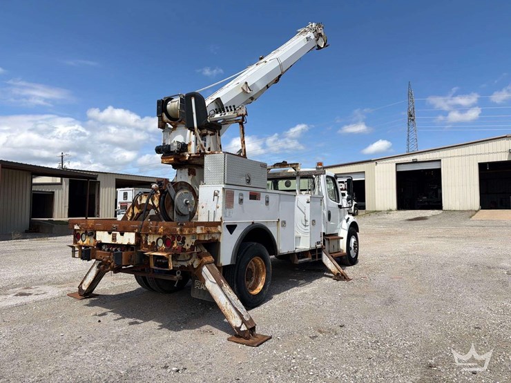 2016-freightliner-m2-106-image-4
