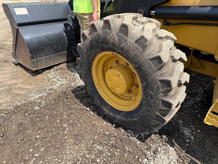 caterpillar-420d-image-20