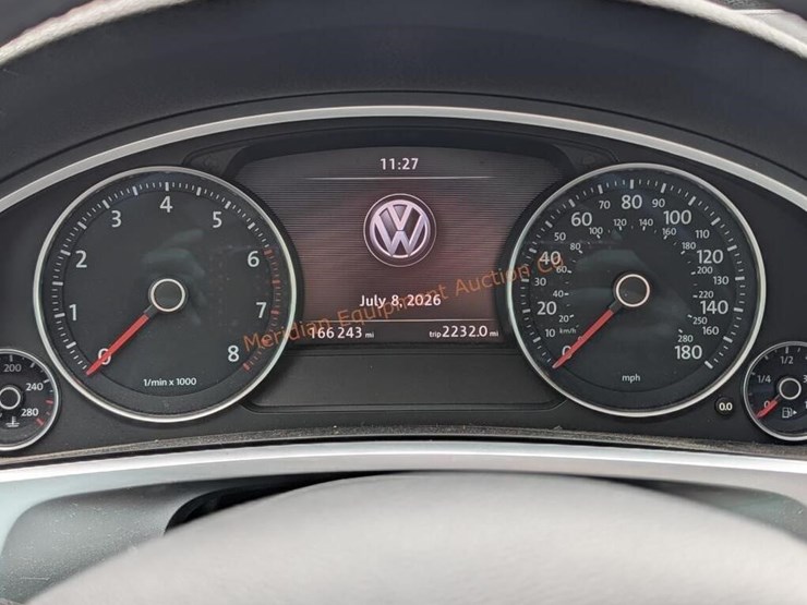 2013-volkswagen-touareg-image-16