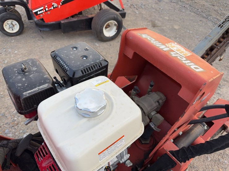 ditch-witch-c12-image-15