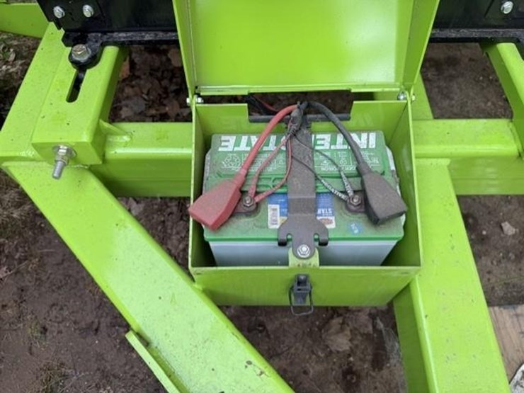 #159-•-2024-dyna-products-v12-31-towable-brush-chipper-image-14