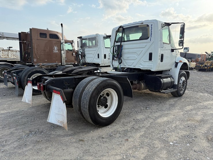 2008-international-durastar-4400-image-4