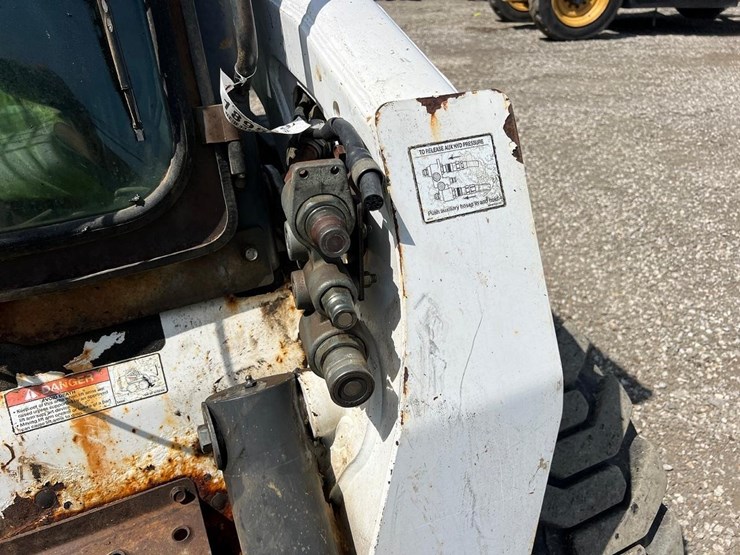 2005-bobcat-s250-image-12