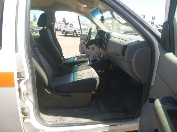 2008-gmc-3500-image-11