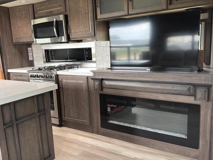 #138-•-2022-grand-design-solitude-345gk-camper-image-48