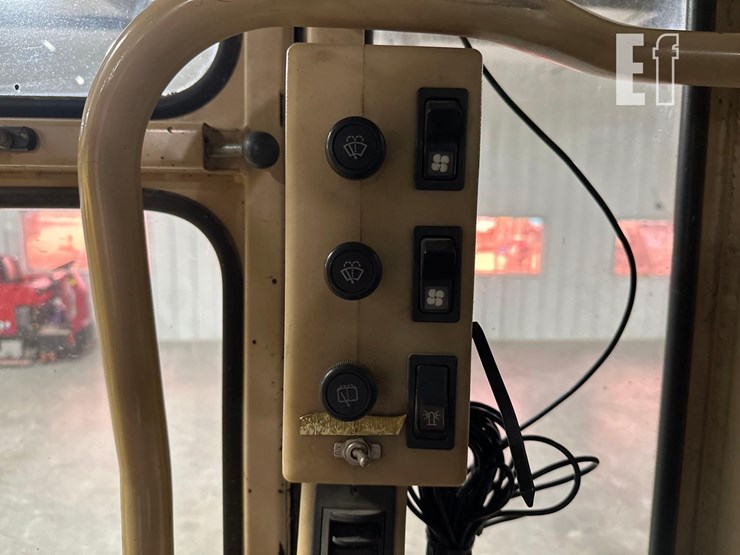 2004-caterpillar-120h-image-24