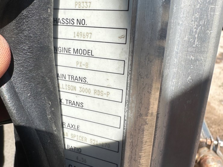 2012-peterbilt-337-image-19