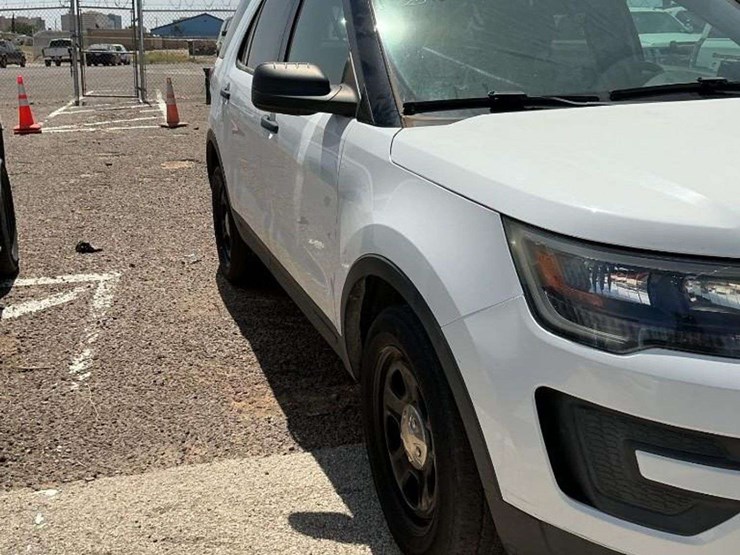 2018-ford-explorer-image-2
