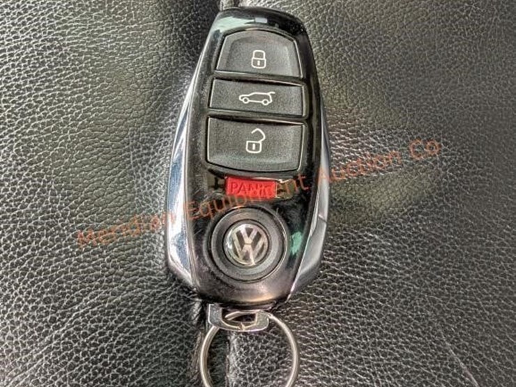2013-volkswagen-touareg-image-47