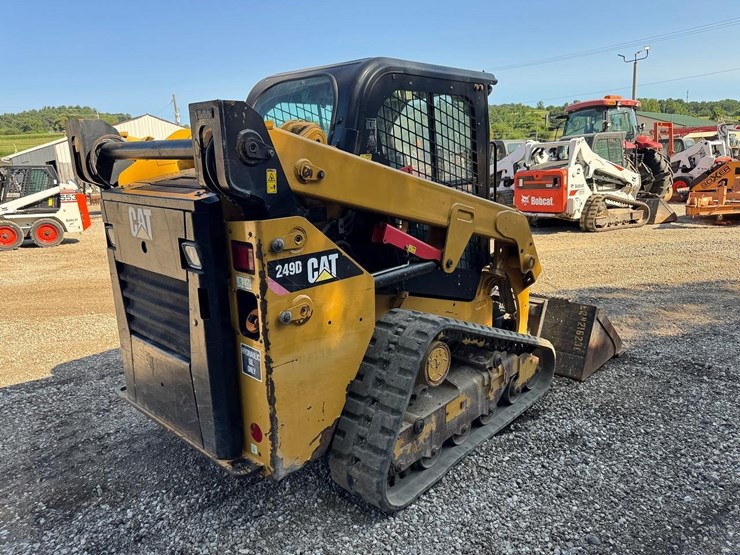 2017-caterpillar-249d-image-6