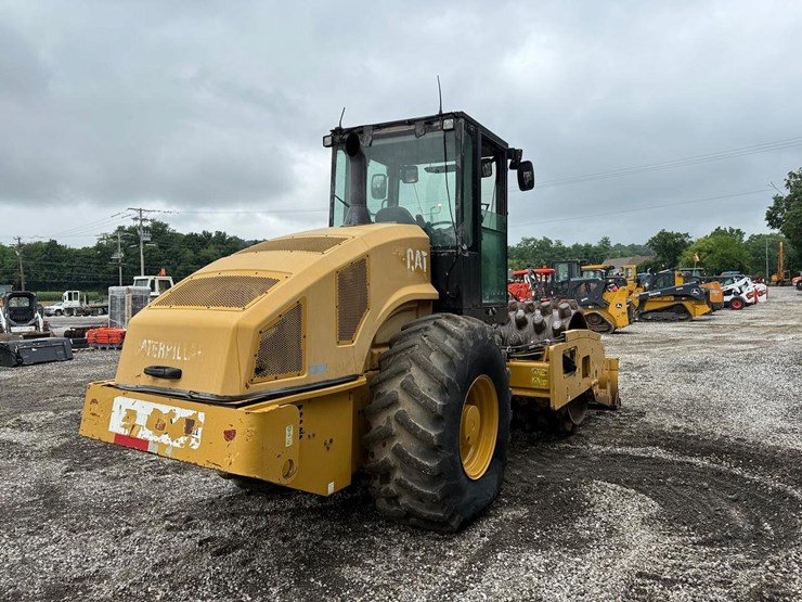 2011-caterpillar-cp56-image-4