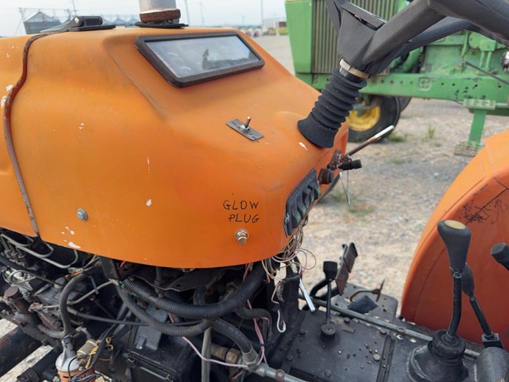 2004-tractor-king-200-image-47