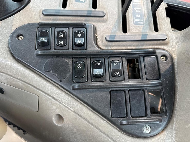 case-ih-mxu110-image-30