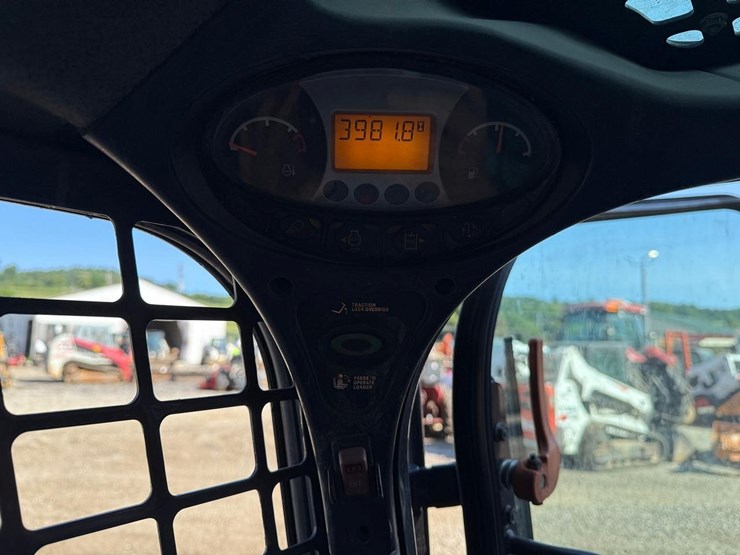2015-bobcat-s650-image-21