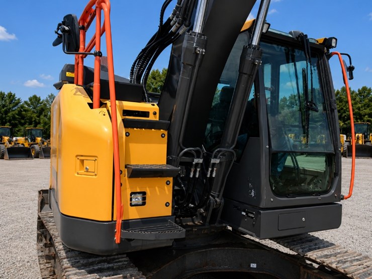 2021-volvo-ecr145el-image-3
