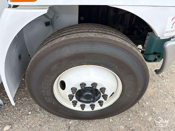 2017-international-durastar-4300-image-40