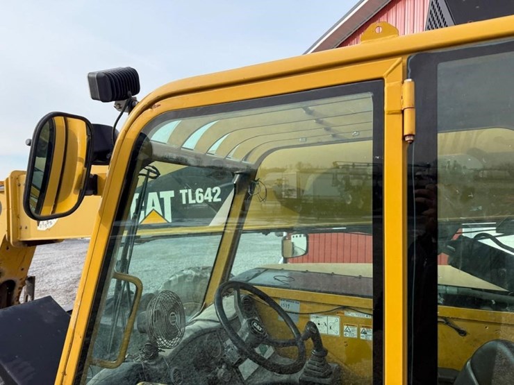 caterpillar-tl642-image-39